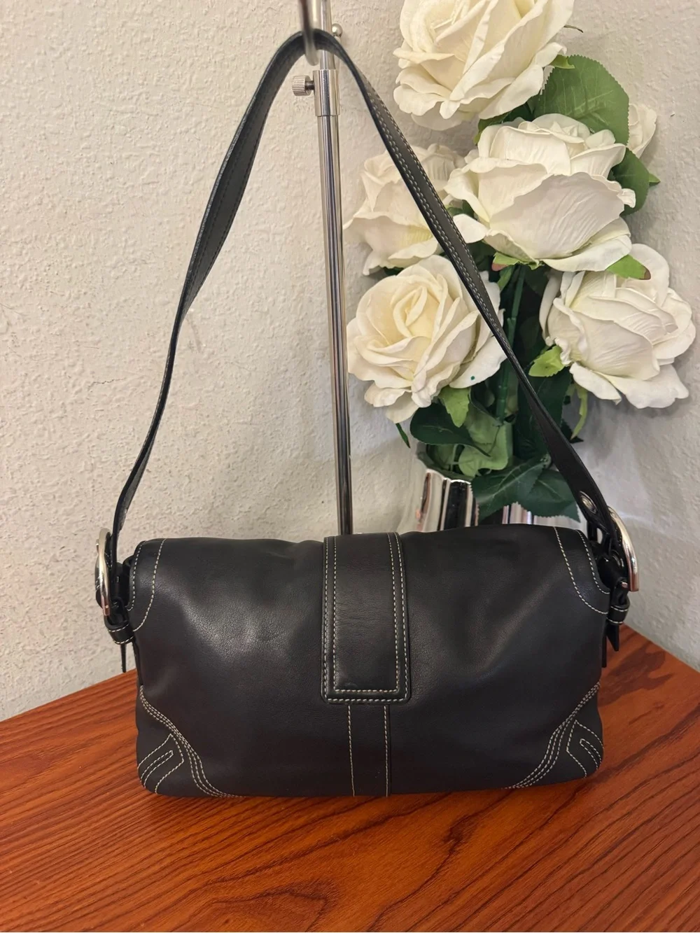 Vintage Coach Black Leather  Bag with Contrast Stitching and Buckle